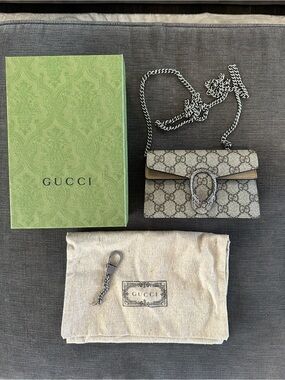 Gucci GG Supreme Mini Shoulder Bag in Beige